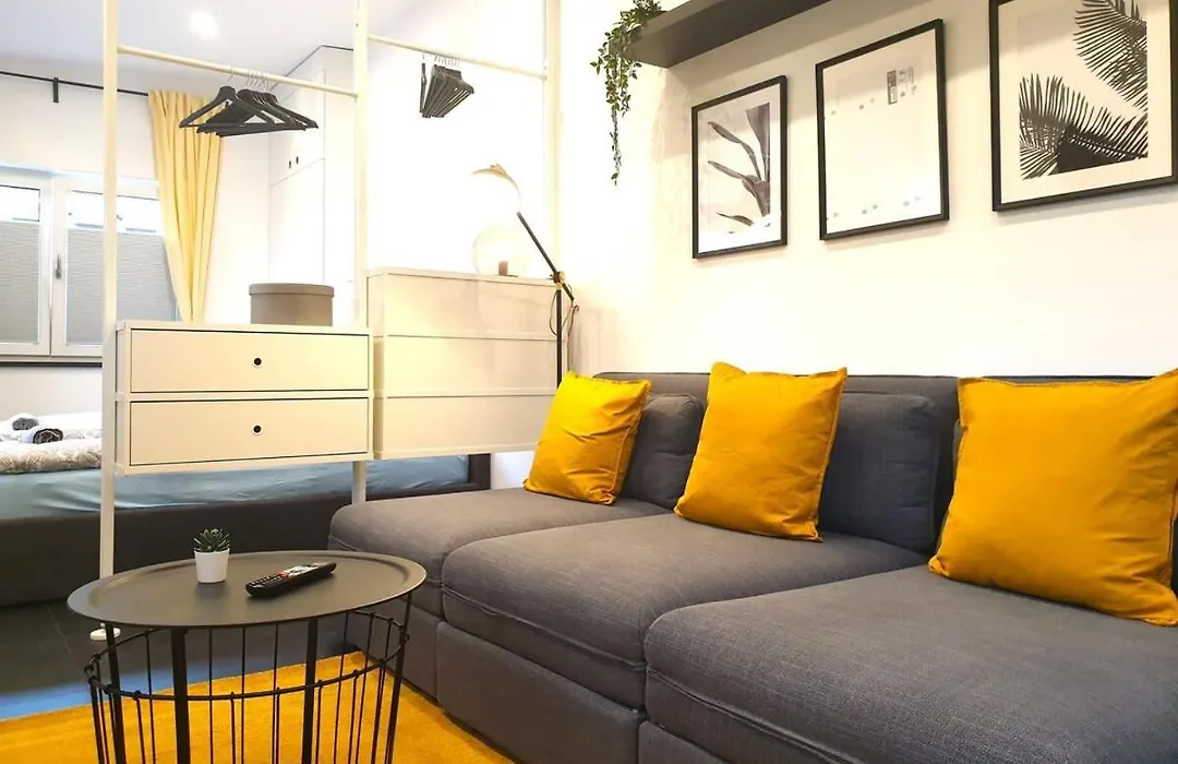 Cosy Studio With Private Parking-1